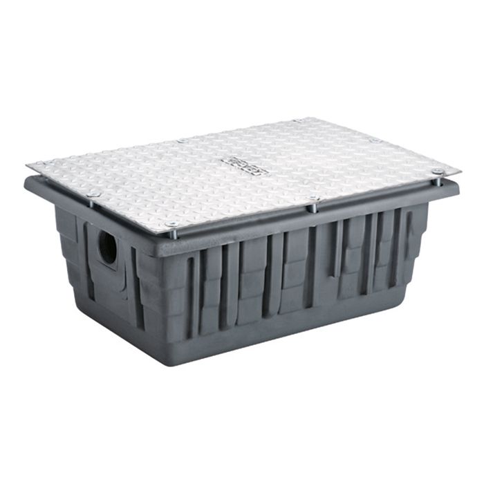 Interceptor de grasa de polietileno con tapa metálica con canastilla para sedimentos sólidos. Caudal de 45 l/min y capacidad de retención 18 kg. Conexión para tubo de 2" para roscar.