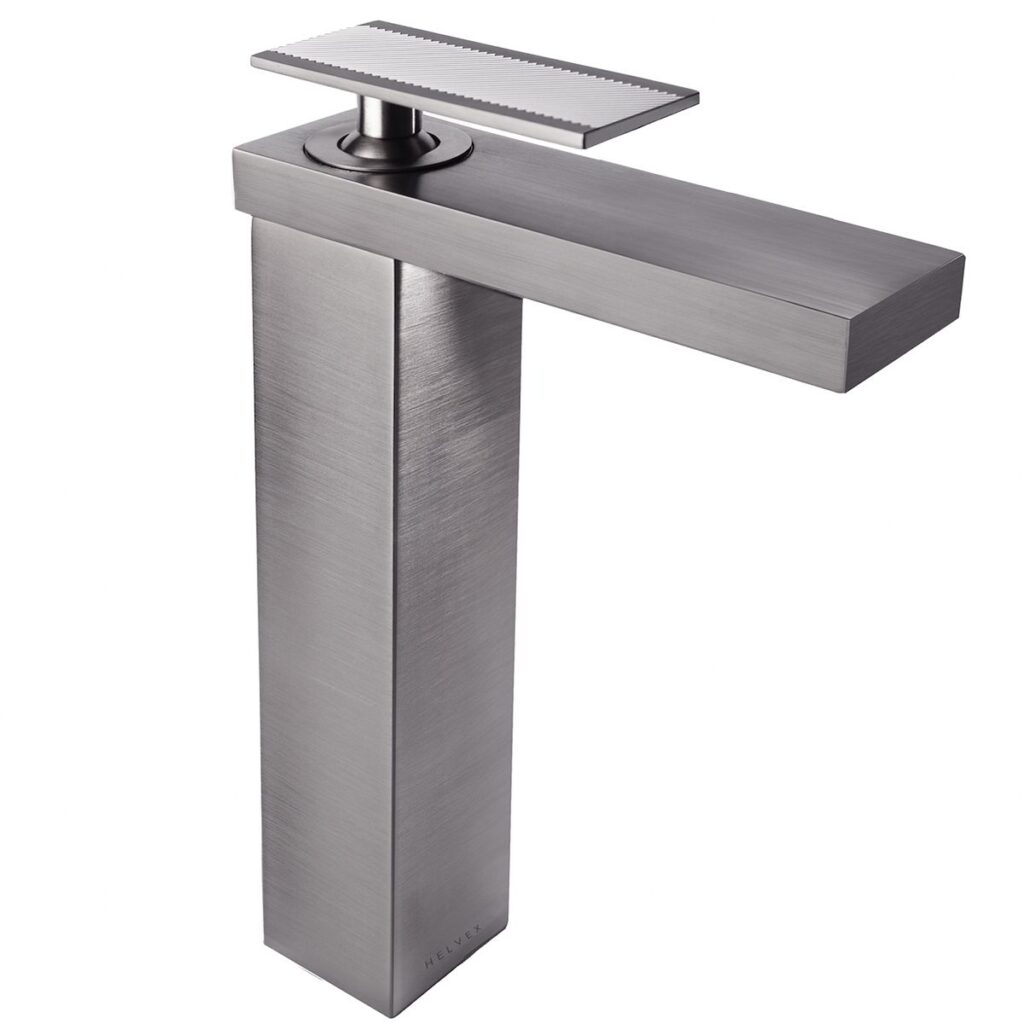 Monomando alto para lavabo Máxima Titanium. Incluye contra push.